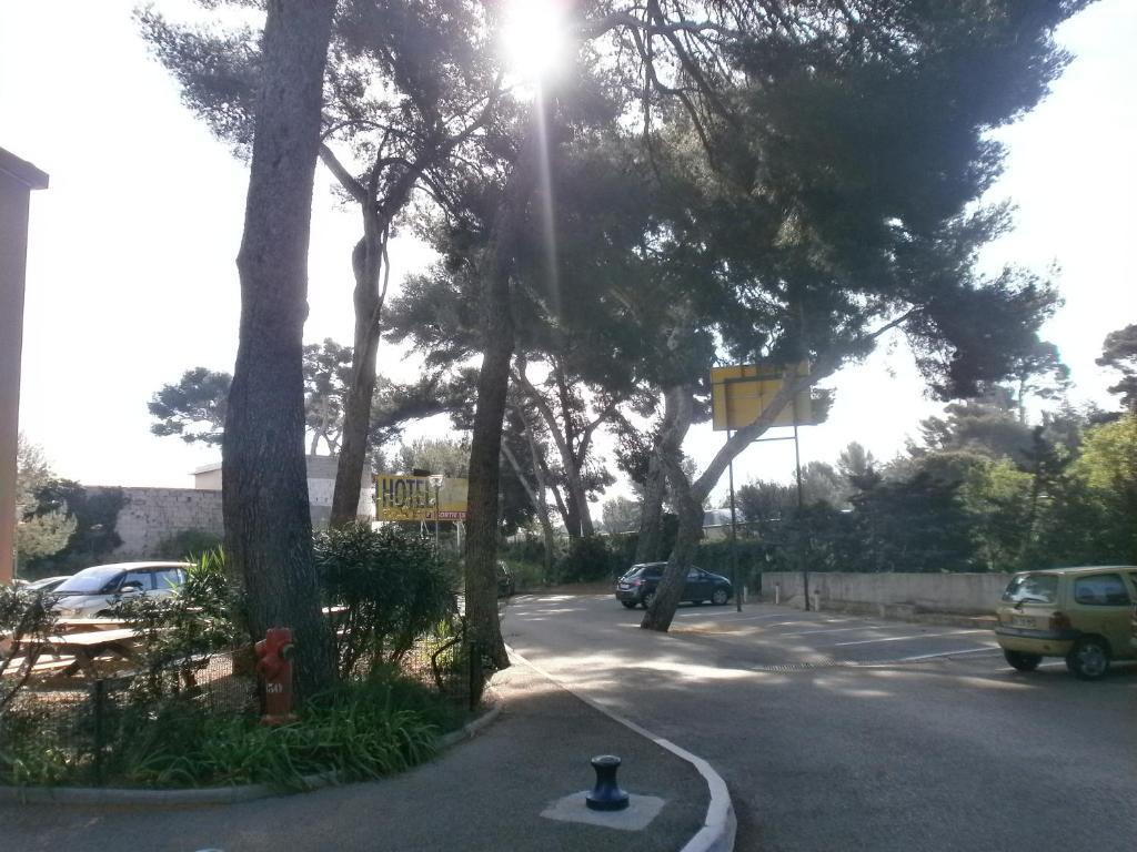Hotel Parc Azur - Toulon אוליאולה מראה חיצוני תמונה